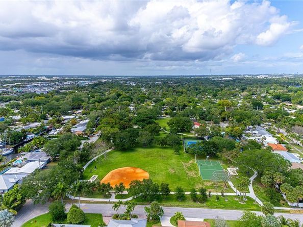 1462 SW 16th Ter, Fort Lauderdale FL 33312