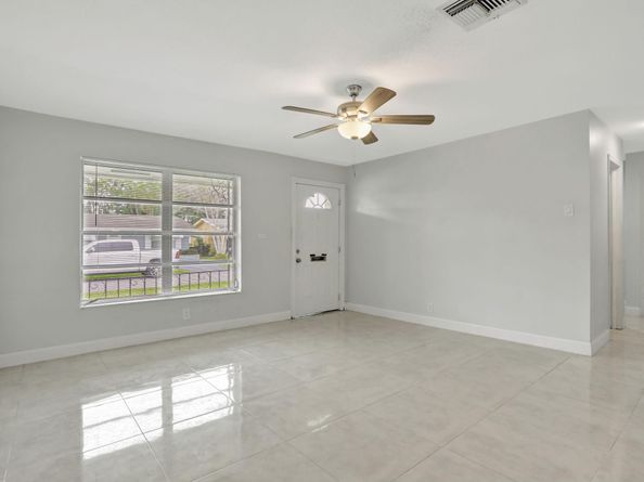 Undisclosed Address #FX-10513622, Tamarac FL 33321