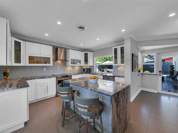 1833 NE 46th St, Fort Lauderdale FL 33308