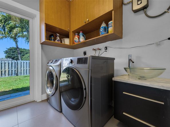 1833 NE 46th St, Fort Lauderdale FL 33308