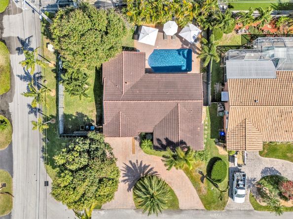1833 NE 46th St, Fort Lauderdale FL 33308