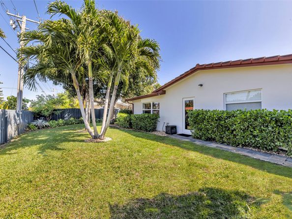 1833 NE 46th St, Fort Lauderdale FL 33308