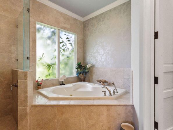 3870 NE 31st Avenue, Lighthouse Point FL 33064