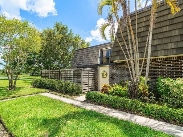 125 1st Terrace, Palm Beach Gardens FL 33418