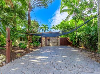 1317 SW 18th Ave