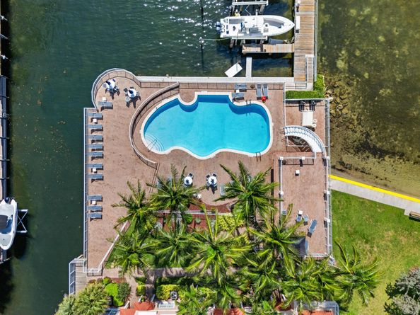 105 Harbors Way, Boynton Beach FL 33435