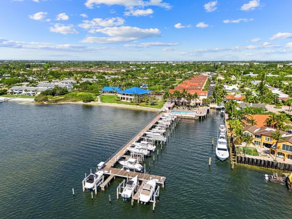105 Harbors Way, Boynton Beach FL 33435