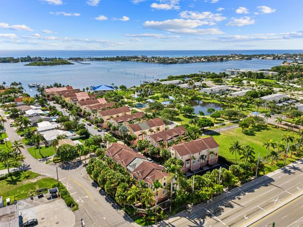 105 Harbors Way, Boynton Beach FL 33435