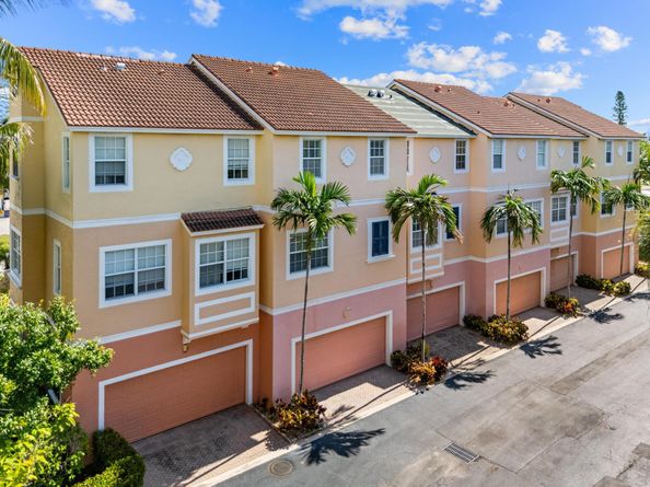 105 Harbors Way, Boynton Beach FL 33435