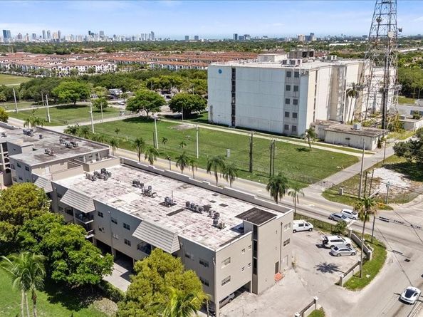 5100 SW 41st St 321, Pembroke Park FL 33023