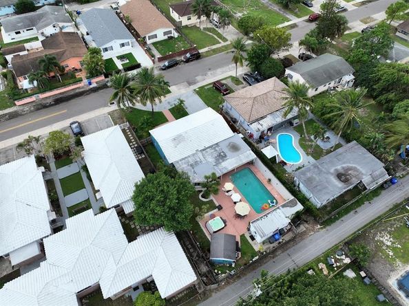 1913 Thomas St, Hollywood FL 33020