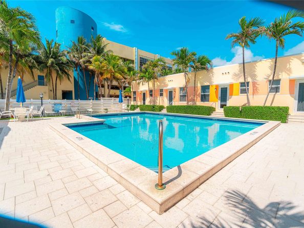 311 Connecticut St 4, Hollywood FL 33019