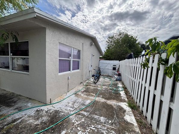 1571 NE 28th Ct, Pompano Beach FL 33064