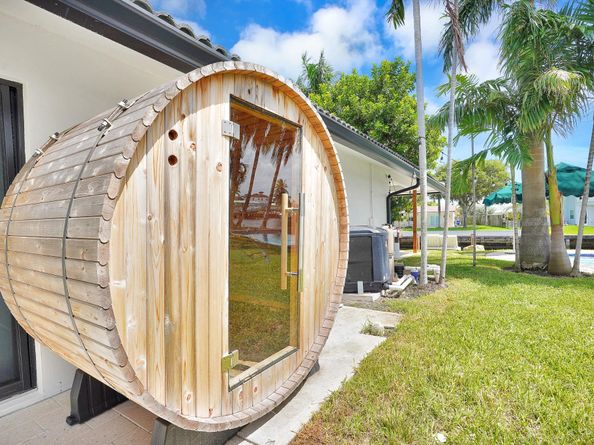 570 SE 11 Street, Pompano Beach FL 33060