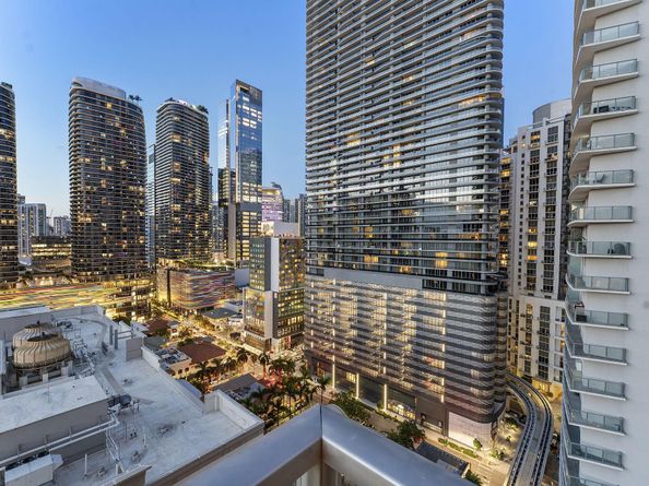 1111 SW 1st Avenue 2420N, Miami FL 33130