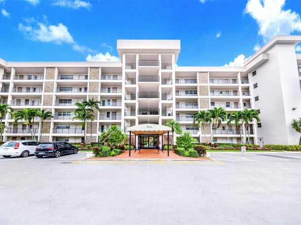 3000 N Palm Aire Dr 302, Pompano Beach FL 33069