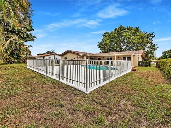 8695 NW 28TH Dr, Coral Springs FL 33065