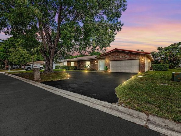 8695 NW 28TH Dr, Coral Springs FL 33065