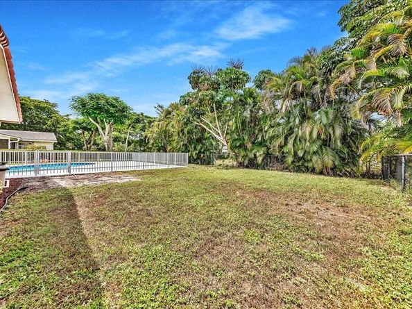 8695 NW 28TH Dr, Coral Springs FL 33065
