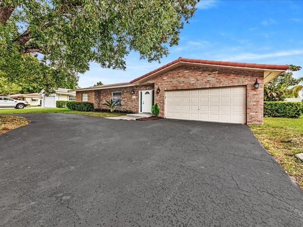 8695 NW 28TH Dr, Coral Springs FL 33065