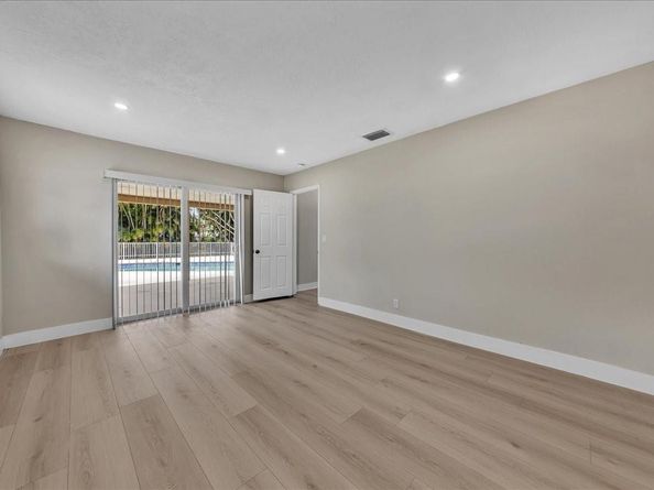 8695 NW 28TH Dr, Coral Springs FL 33065