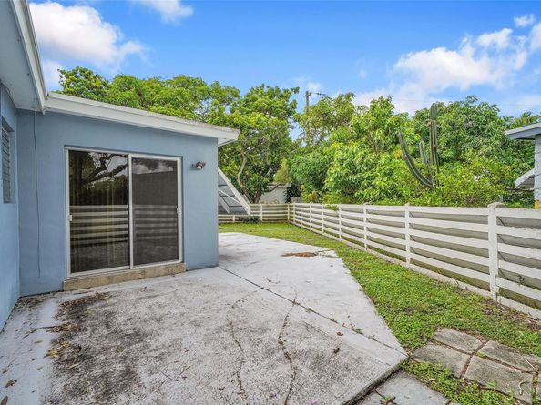 2600 Bahama Dr, Miramar FL 33023