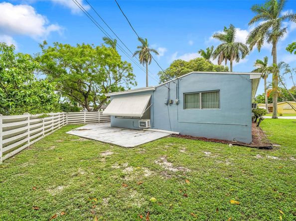 2600 Bahama Dr, Miramar FL 33023