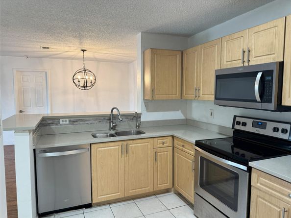 11245 W Atlantic Blvd 204, Coral Springs FL 33071