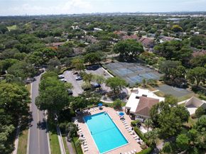 715 Gardens Dr 203, Pompano Beach FL 33069