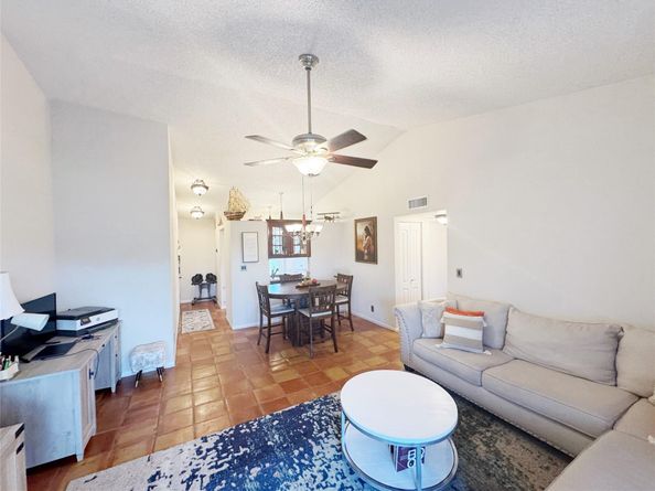 715 Gardens Dr 203, Pompano Beach FL 33069