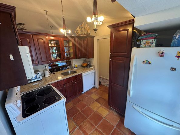 715 Gardens Dr 203, Pompano Beach FL 33069