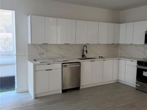 210 SE 10th Street, Hallandale Beach FL 33009