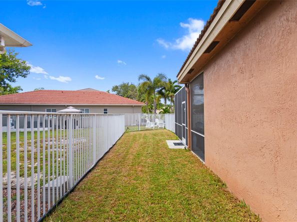 3744 Pebblebrook Mnr, Coconut Creek FL 33073