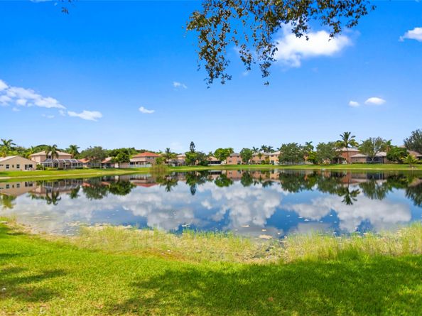 3744 Pebblebrook Mnr, Coconut Creek FL 33073