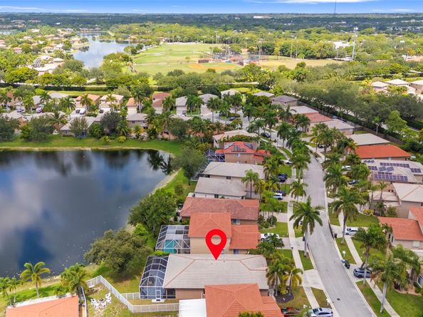 3744 Pebblebrook Mnr, Coconut Creek FL 33073