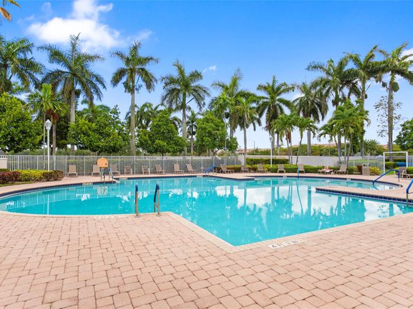 3744 Pebblebrook Mnr, Coconut Creek FL 33073
