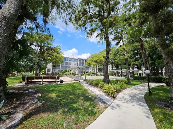 4899 NW 26th Ct 452, Lauderdale Lakes FL 33313