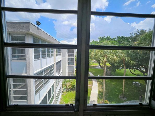 4899 NW 26th Ct 452, Lauderdale Lakes FL 33313