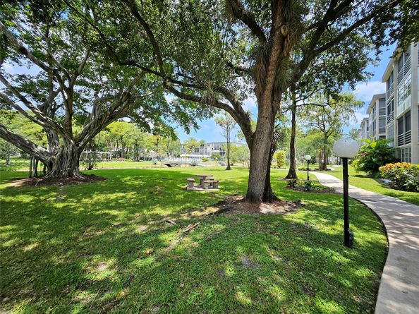 4899 NW 26th Ct 452, Lauderdale Lakes FL 33313