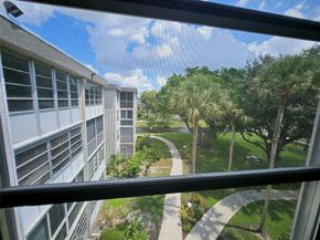 4899 NW 26th Ct 452, Lauderdale Lakes FL 33313