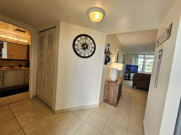 4899 NW 26th Ct 452, Lauderdale Lakes FL 33313