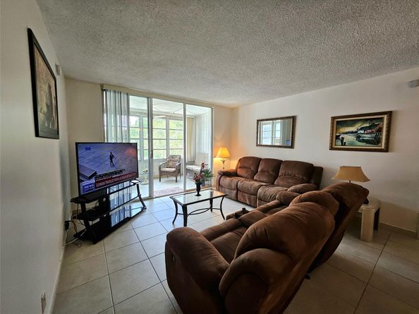 4899 NW 26th Ct 452, Lauderdale Lakes FL 33313