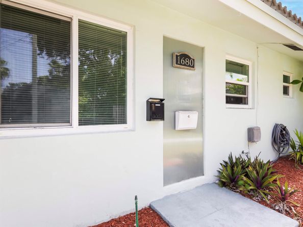 1680 NE 34th Lane, Oakland Park FL 33334