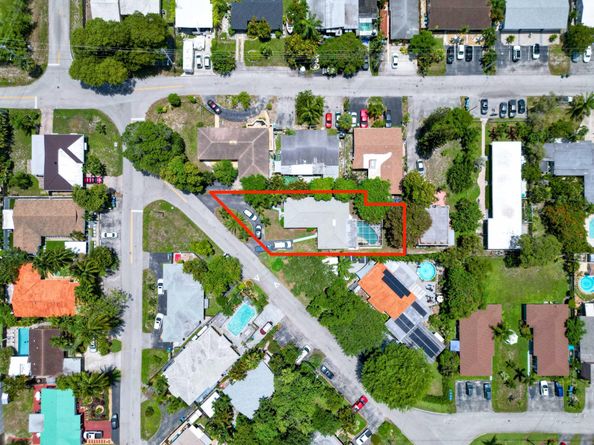 1680 NE 34th Lane, Oakland Park FL 33334
