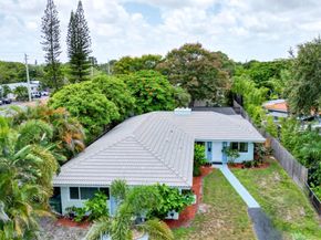 1680 NE 34th Lane, Oakland Park FL 33334