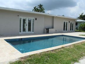 221 SE 10th St, Pompano Beach FL 33060