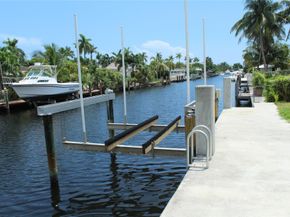 221 SE 10th St, Pompano Beach FL 33060