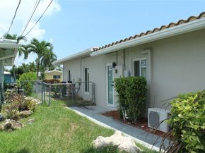 221 SE 10th St, Pompano Beach FL 33060