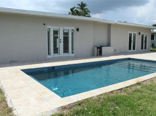 221 SE 10th St, Pompano Beach FL 33060