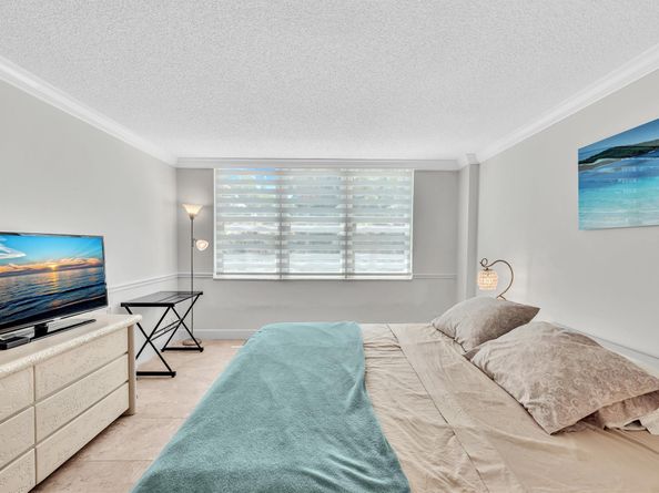 1147 Hillsboro Mile 408, Hillsboro Beach FL 33062